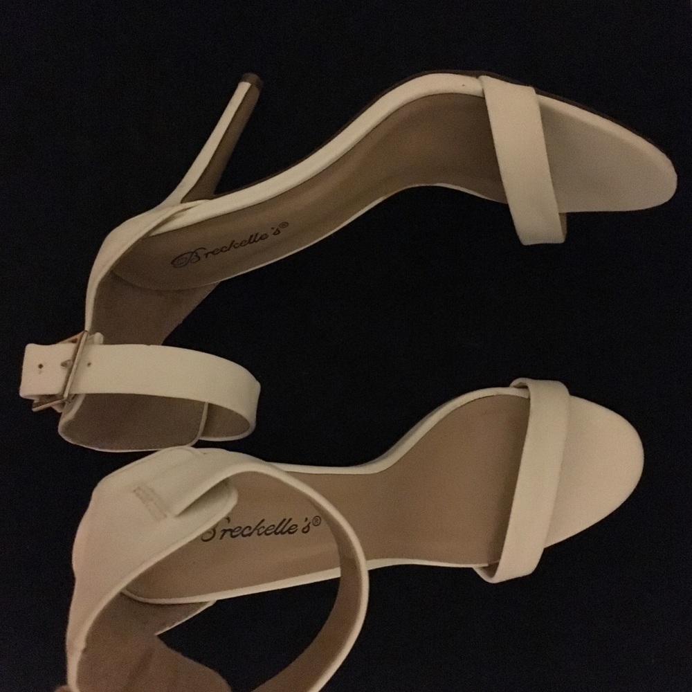 Size 8.5 White sandal Heels !